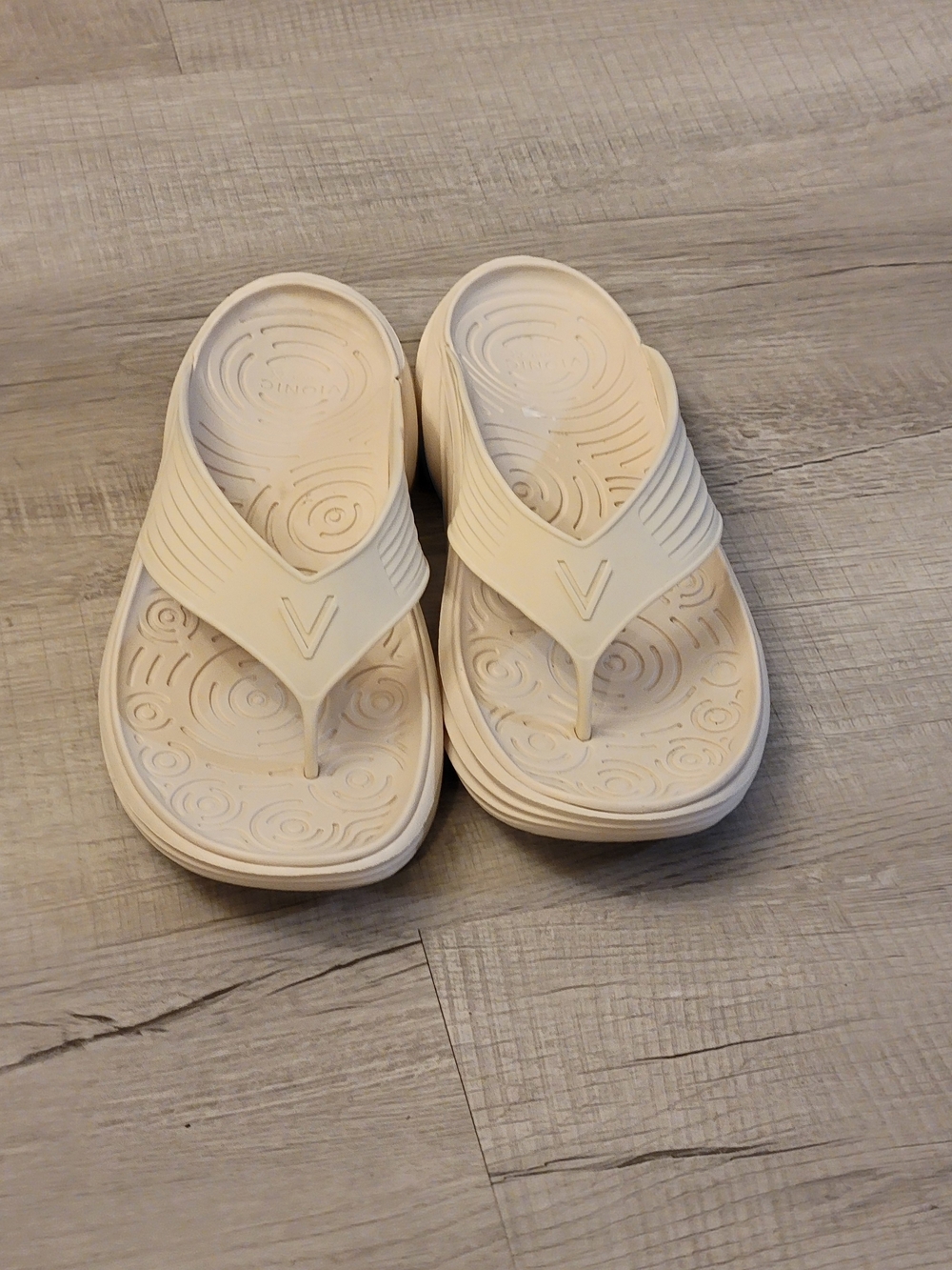 Vionic Men’s Cream Foam Comfort Flip Flops